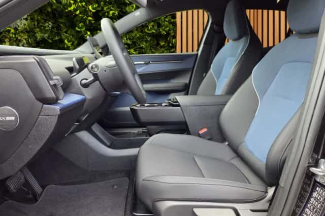 Volvo EX30 (2024) thumbnail 5