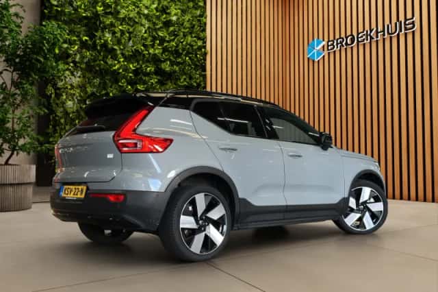 Volvo EX40 (2024) thumbnail 2