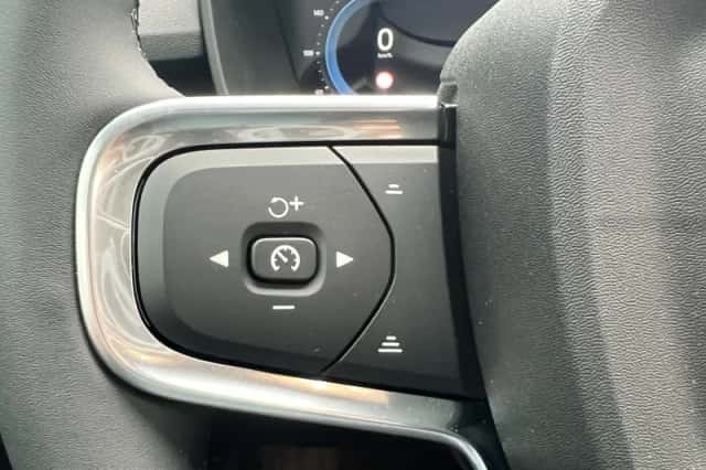Volvo C40 (2024) thumbnail 11