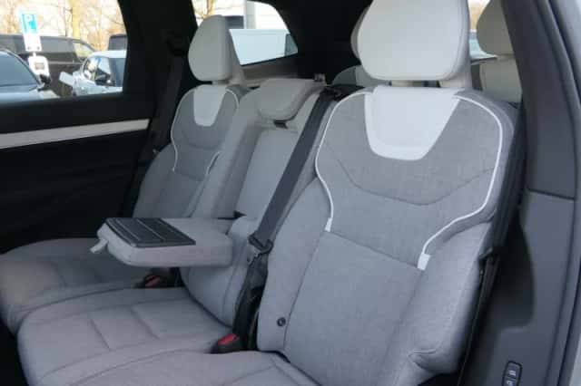 Volvo EX90 (2024) thumbnail 13