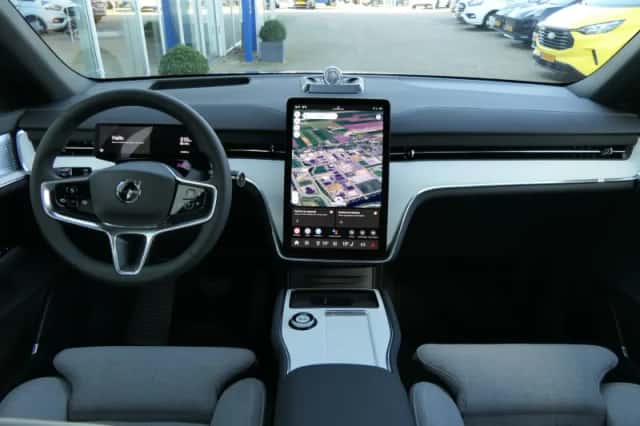 Volvo EX90 (2024) thumbnail 4