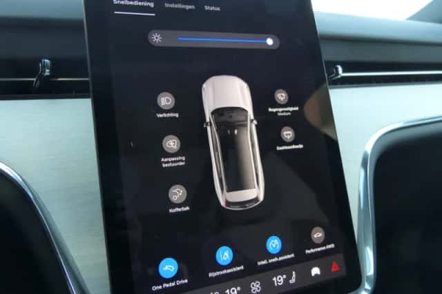 Volvo EX90 (2024) thumbnail 35