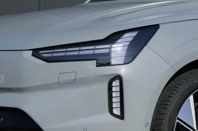 Volvo EX90 (2024) thumbnail 38