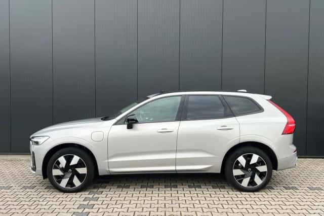Volvo XC60 (2025) thumbnail 2