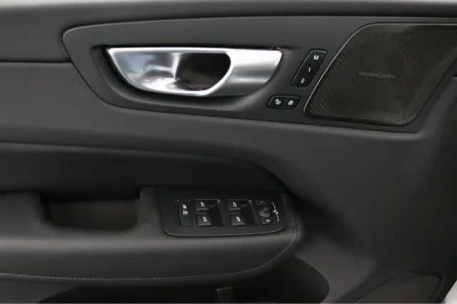 Volvo XC60 (2025) thumbnail 12