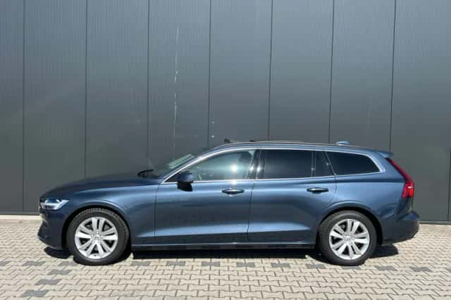 Volvo V60 (2022) thumbnail 2