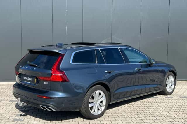 Volvo V60 (2022) thumbnail 3