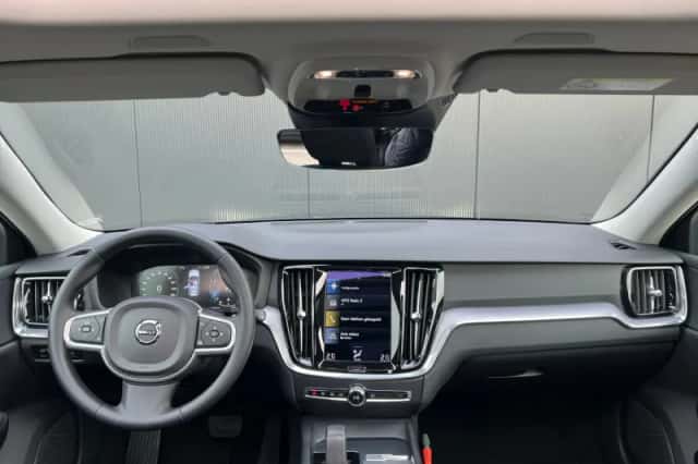 Volvo V60 (2022) thumbnail 5
