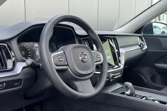 Volvo V60 (2022) thumbnail 6