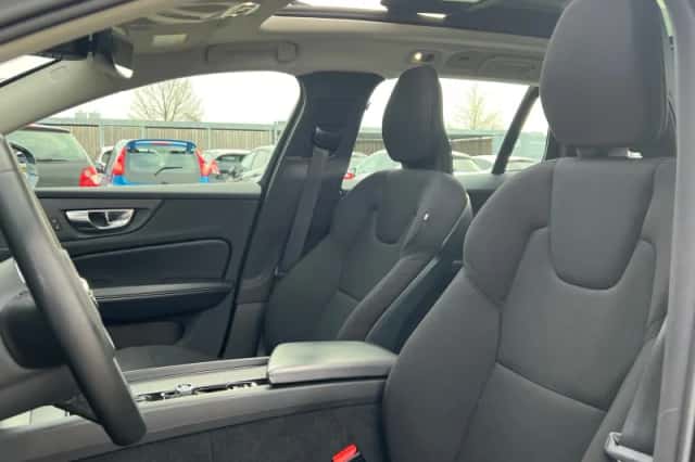 Volvo V60 (2022) thumbnail 8