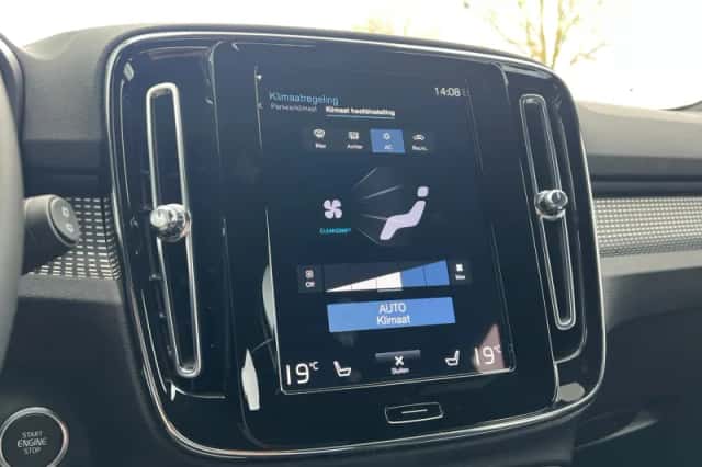 Volvo XC40 (2022) thumbnail 11