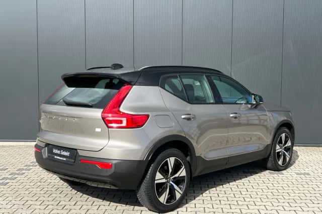 Volvo XC40 (2022) thumbnail 3