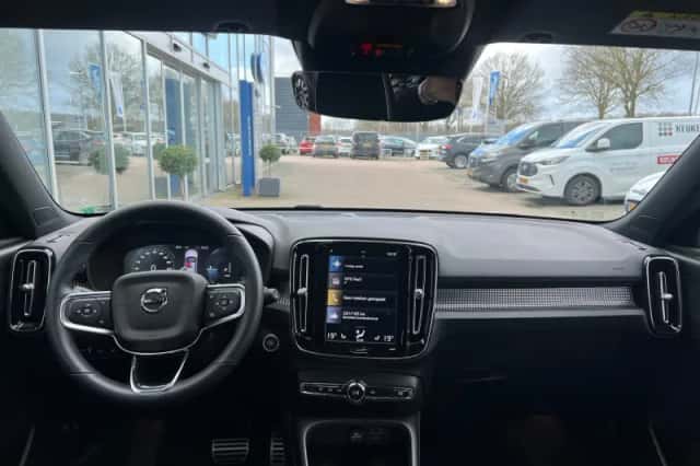 Volvo XC40 (2022) thumbnail 5