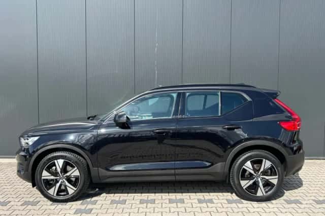 Volvo XC40 (2022) thumbnail 2