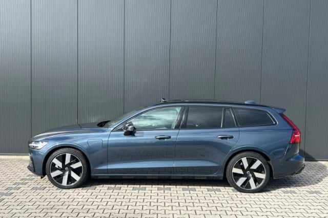 Volvo V60 (2024) thumbnail 2