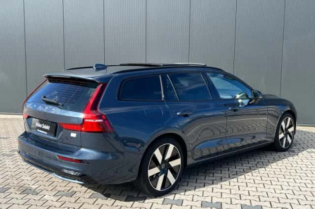Volvo V60 (2024) thumbnail 3