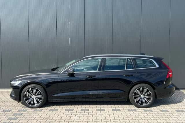 Volvo V60 (2022) thumbnail 2