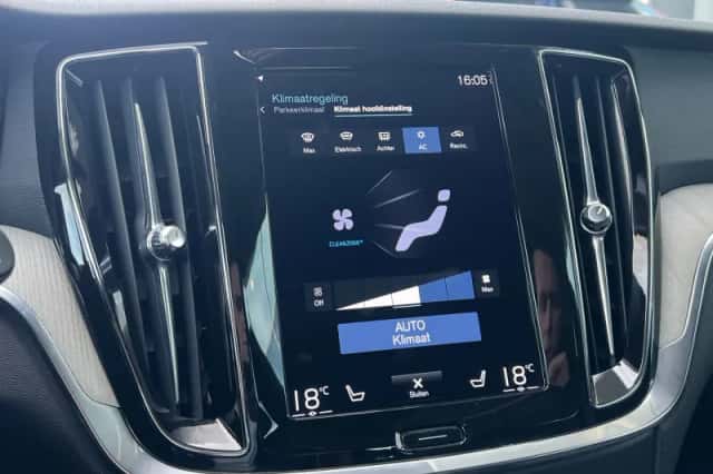 Volvo V60 (2022) thumbnail 12