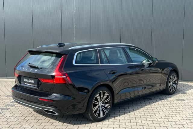 Volvo V60 (2022) thumbnail 3