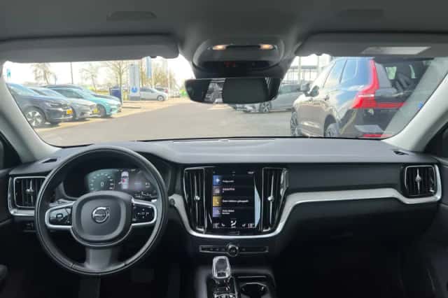 Volvo V60 (2022) thumbnail 5