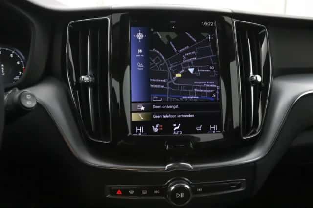 Volvo XC60 (2021) thumbnail 5