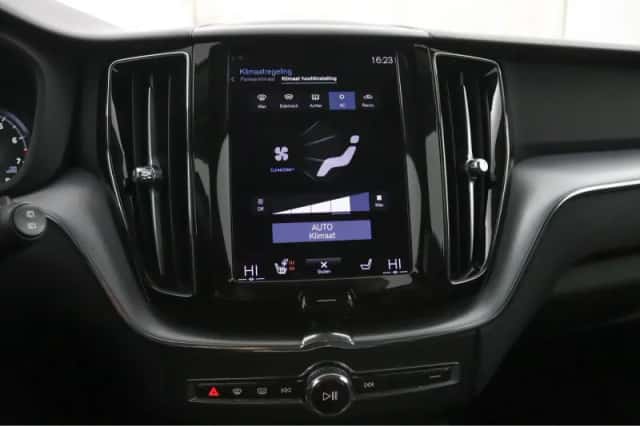 Volvo XC60 (2021) thumbnail 8