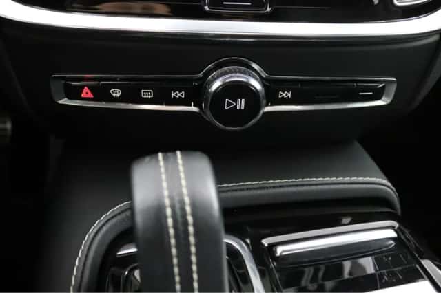 Volvo V60 (2022) thumbnail 11