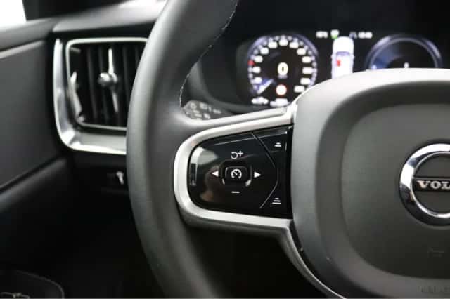 Volvo V60 (2022) thumbnail 16