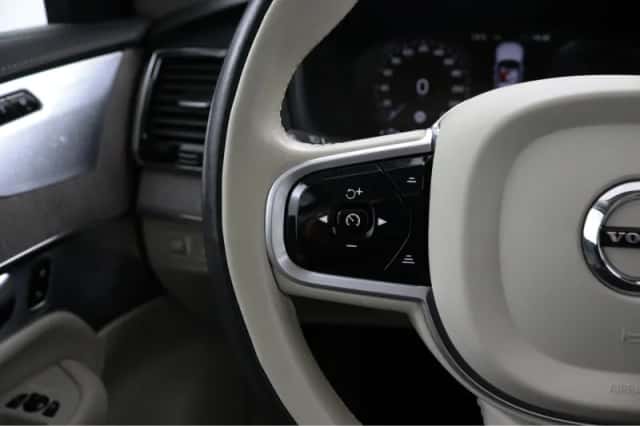 Volvo XC90 (2022) thumbnail 18