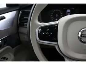 Volvo XC90 (2022) thumbnail 18