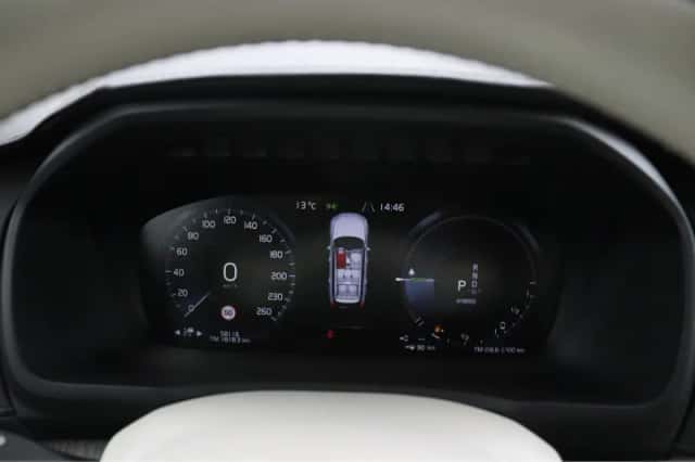 Volvo XC90 (2022) thumbnail 24