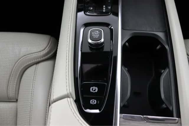 Volvo XC90 (2022) thumbnail 25