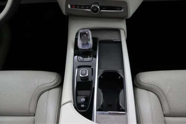 Volvo XC90 (2022) thumbnail 32