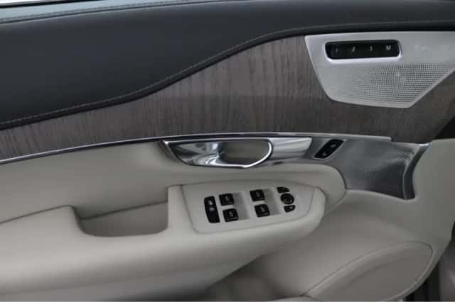 Volvo XC90 (2022) thumbnail 34