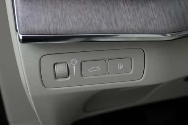 Volvo XC90 (2022) thumbnail 35