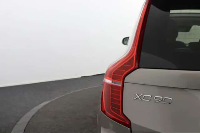 Volvo XC90 (2022) thumbnail 44