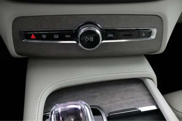 Volvo XC90 (2022) thumbnail 46