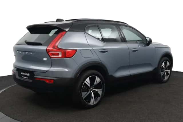 Volvo XC40 (2022) thumbnail 2