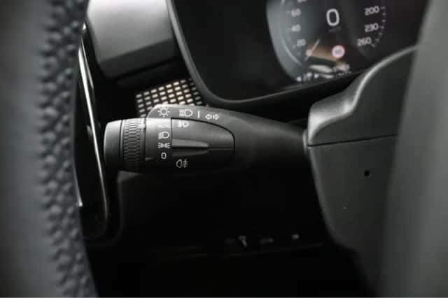 Volvo XC40 (2022) thumbnail 25