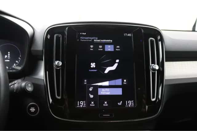 Volvo XC40 (2021) thumbnail 11