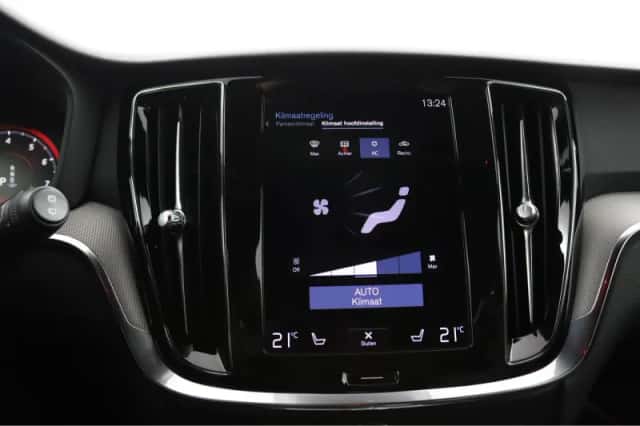 Volvo V60 (2021) thumbnail 9