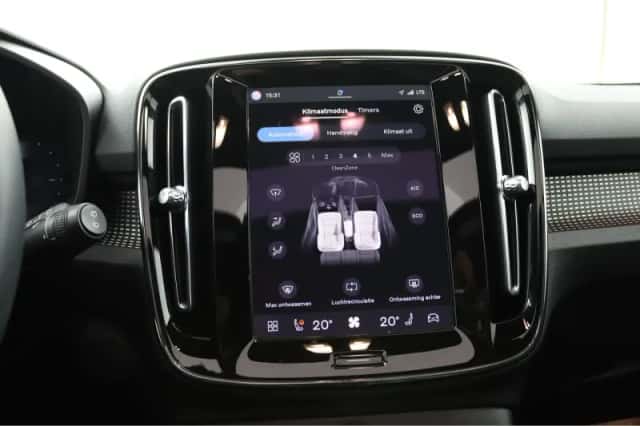 Volvo XC40 (2022) thumbnail 9