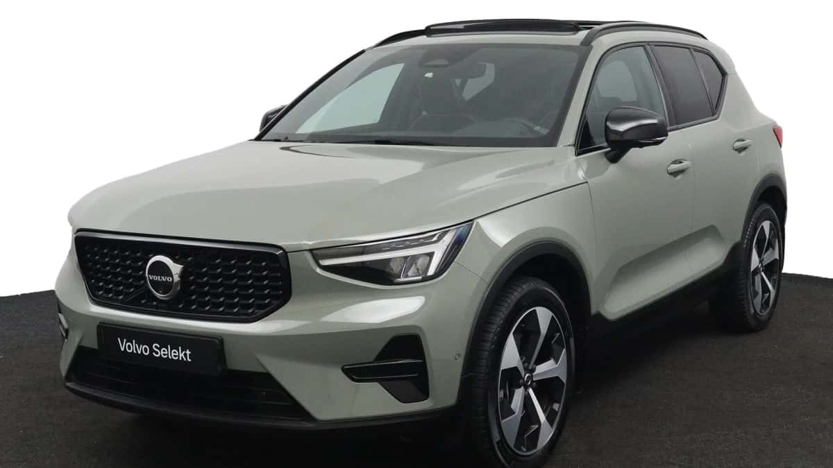 Volvo XC40 (2024) — foto 1