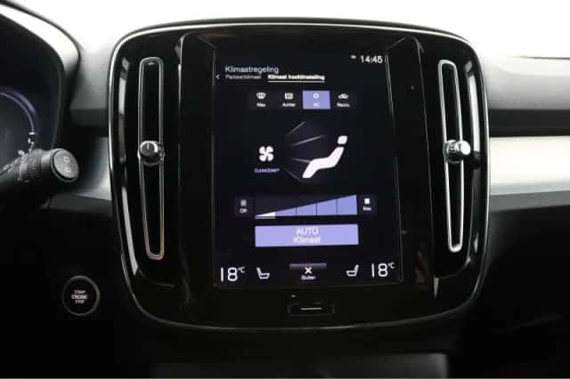 Volvo XC40 (2022) thumbnail 8