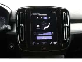 Volvo XC40 (2022) thumbnail 8