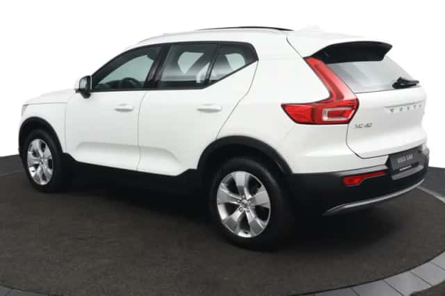 Volvo XC40 (2021) thumbnail 3