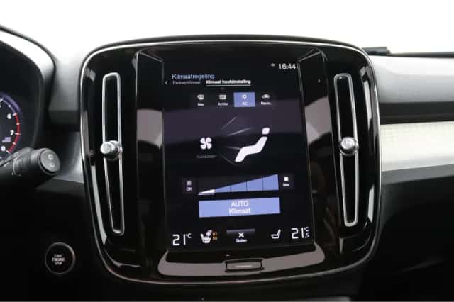 Volvo XC40 (2021) thumbnail 8