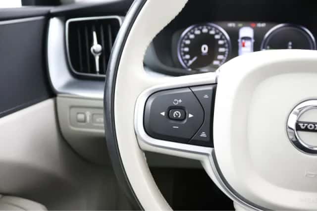 Volvo XC60 (2018) thumbnail 14