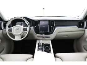 Volvo XC60 (2018) thumbnail 4
