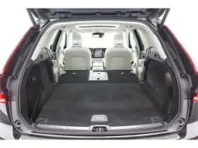 Volvo XC60 (2018) thumbnail 39